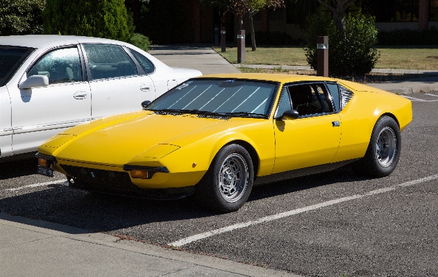 Foto Carro automóvel veículo amarelo