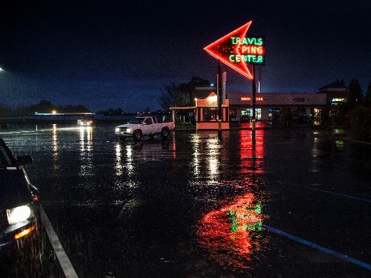 ライト 街 夜 雨 写真