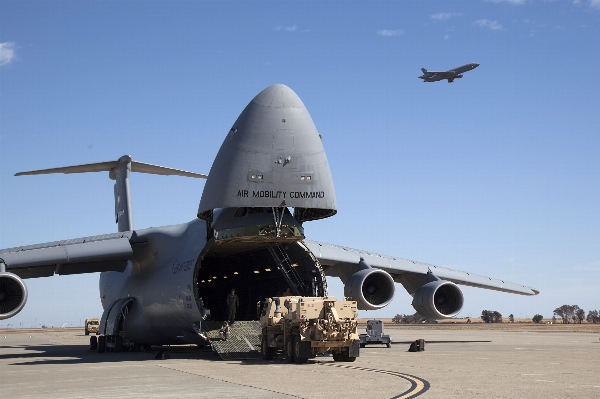 Photo Avion armée de l'air
 soldat véhicule