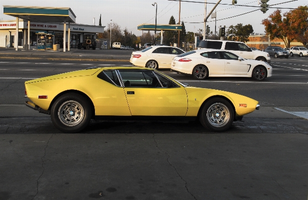 Foto Carro veículo amarelo esporte
