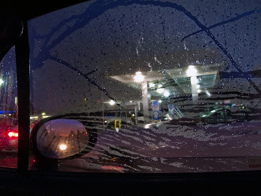 Foto Lampu malam jendela cerminan