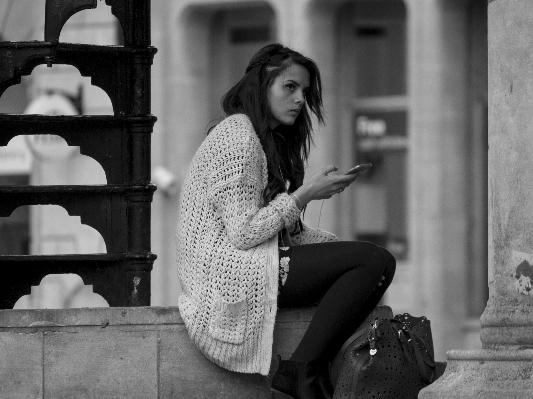 Foto Persona bianco e nero
 ragazza donna