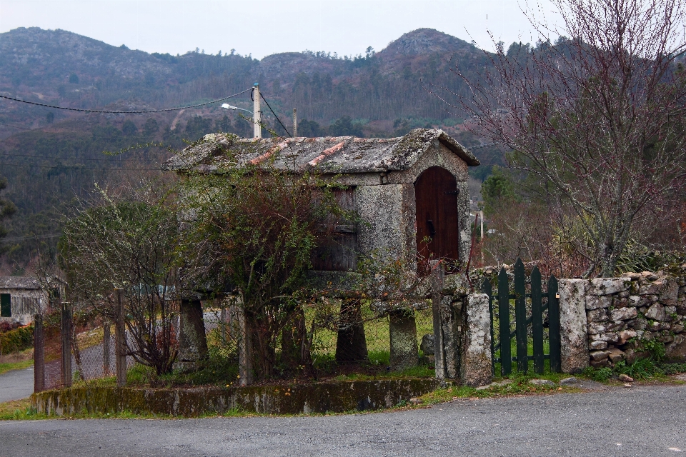 Città edificio villaggio fortificazione
