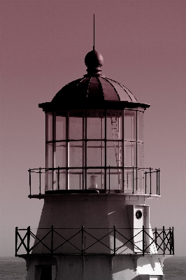 Photo Lumière noir et blanc
 phare violet