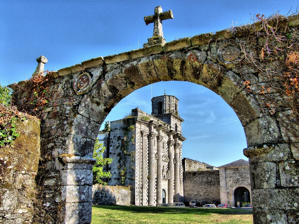 Bâtiment château
 village l'europe 