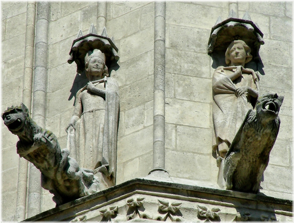 Monumen patung seni spanyol