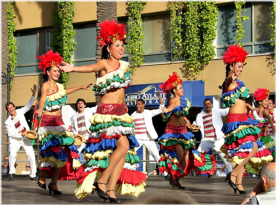 Gente europa bailar carnaval