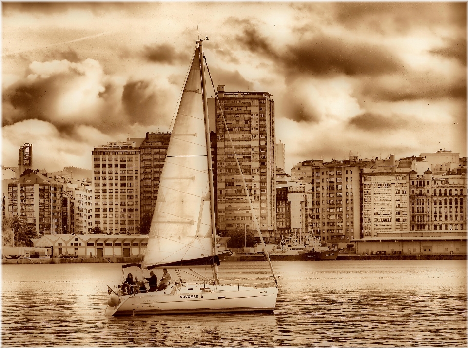 En blanco y negro
 bote fotografía paisaje urbano