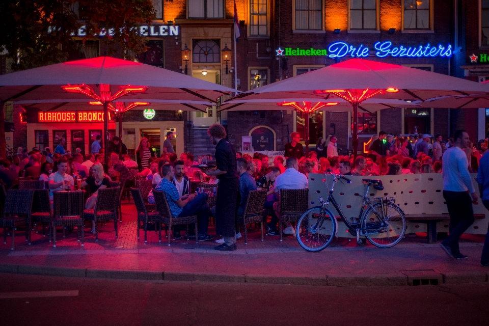 Café personnes vin nuit