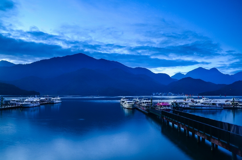 海 海岸 地平線 山