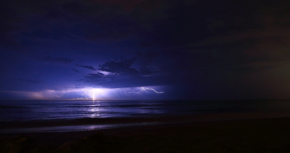 Mare oceano orizzonte nube