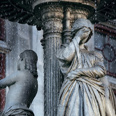 Water rain monument statue Photo