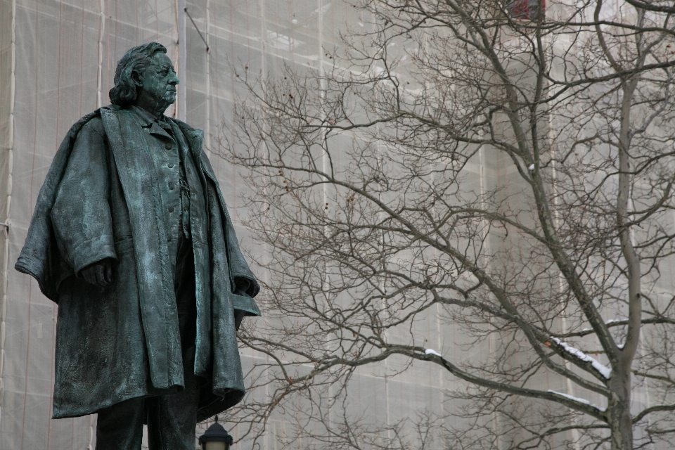 Neige hiver monument statue