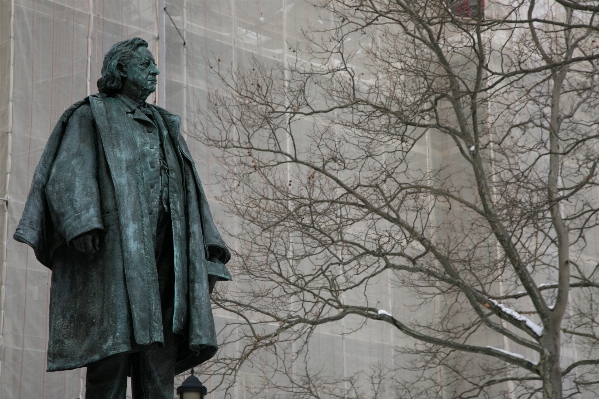 Foto Neve inverno monumento estátua