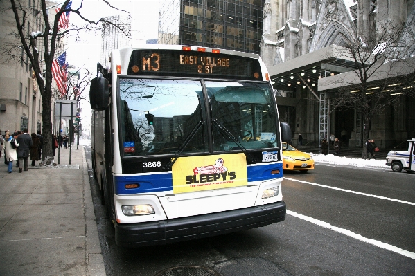 Foto Lalu lintas jalan mobil manhattan