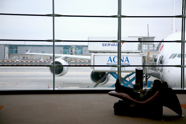 構造 パリ 空港 飛行機 写真