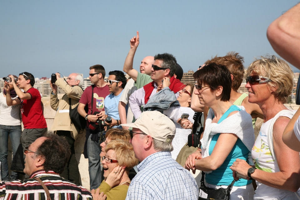 Personnes foule touristique jeunesse