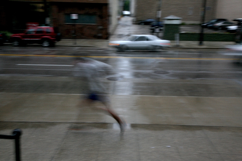 道 白 街 雨