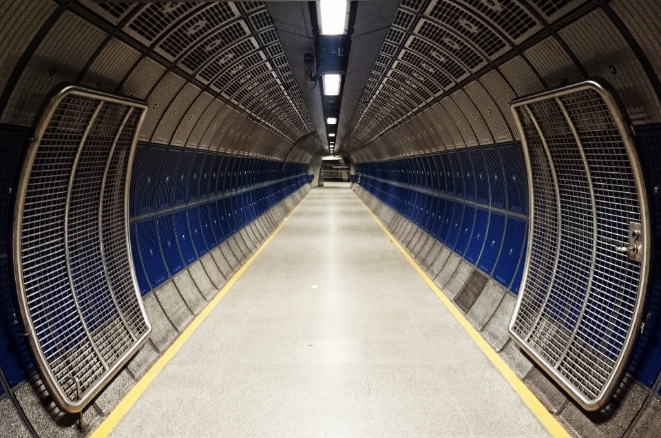 Tube perspective city tunnel