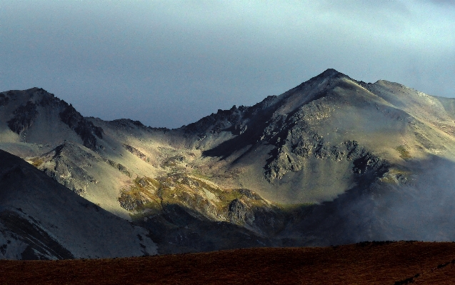 Foto Lanskap alam gurun
 gunung