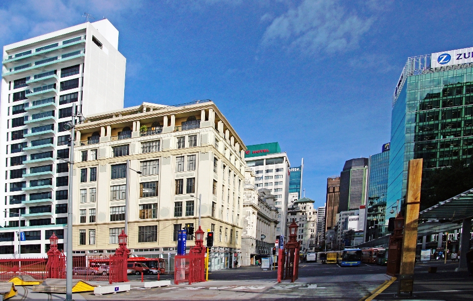 Die architektur straße stadt wolkenkratzer