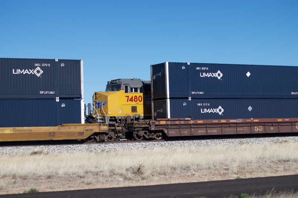 Track train transport vehicle