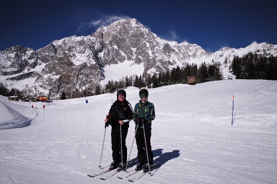 Montagna nevicare inverno cielo