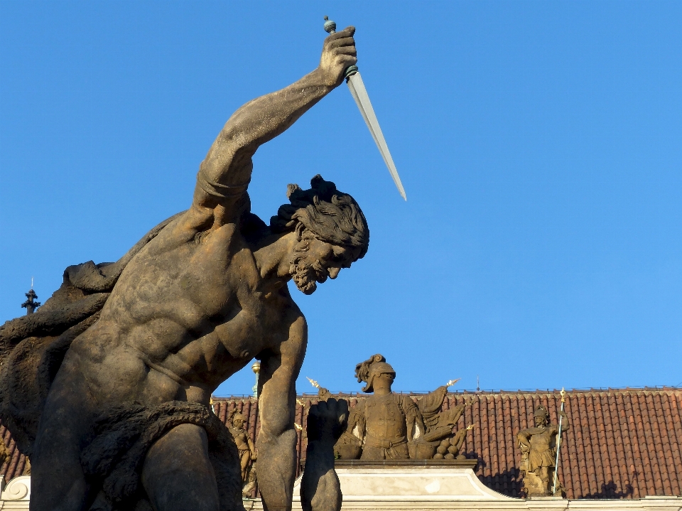 Monumento viajar europa estatua