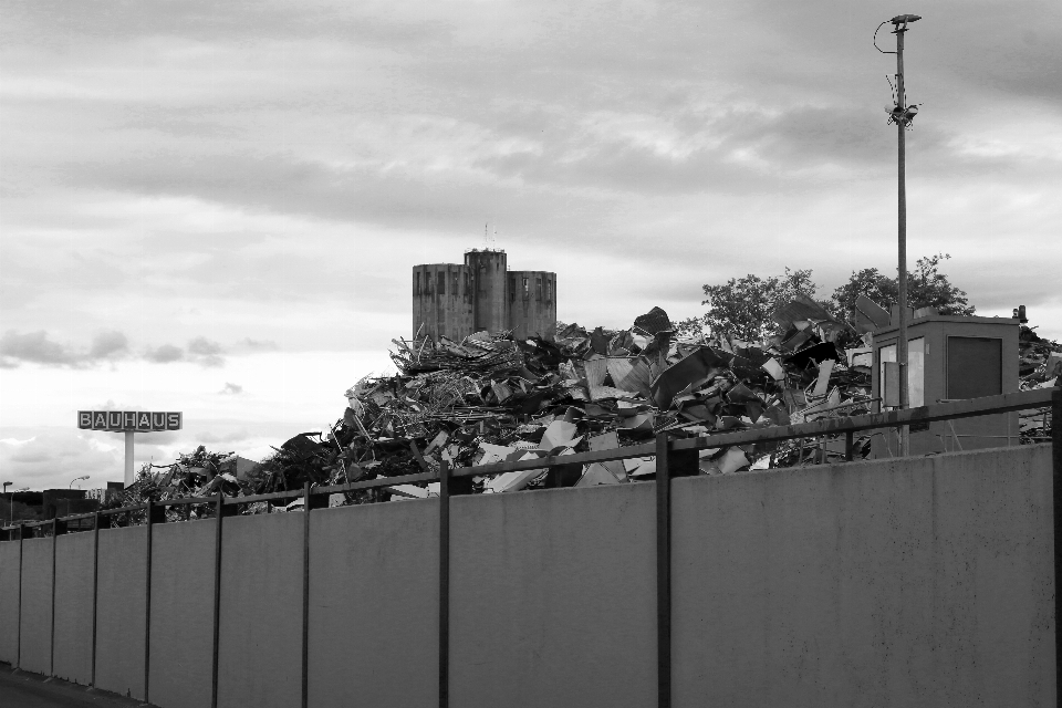 En blanco y negro
 horizonte transporte industria