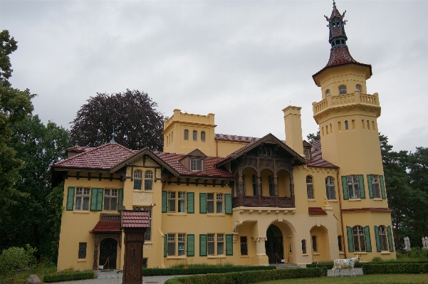 Foto Rumah besar
 bangunan istana
