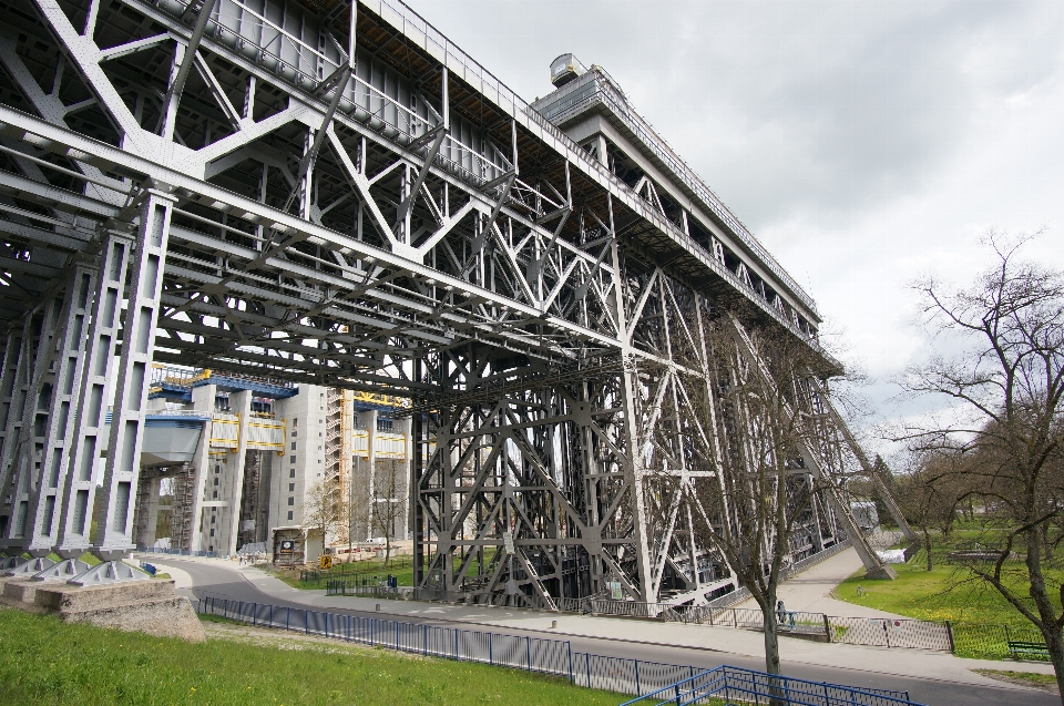 Arquitetura estrutura ponte ultrapassar
