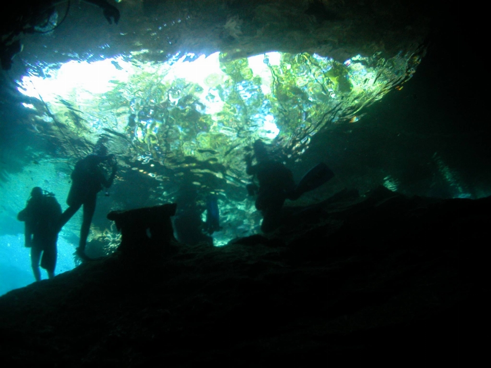 Formación buceo submarino cueva