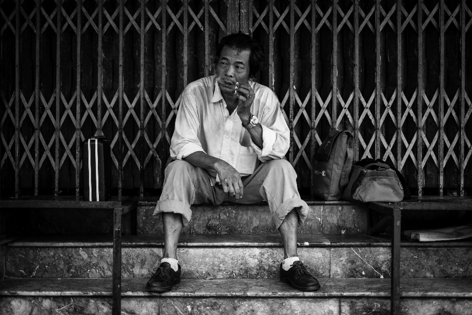 Hombre en blanco y negro
 arquitectura gente