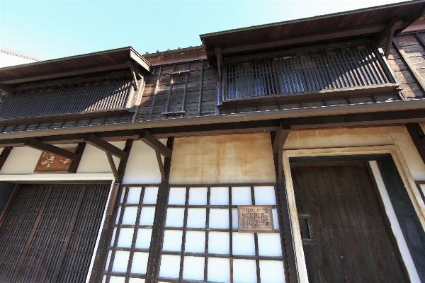 Die architektur holz haus fenster Foto