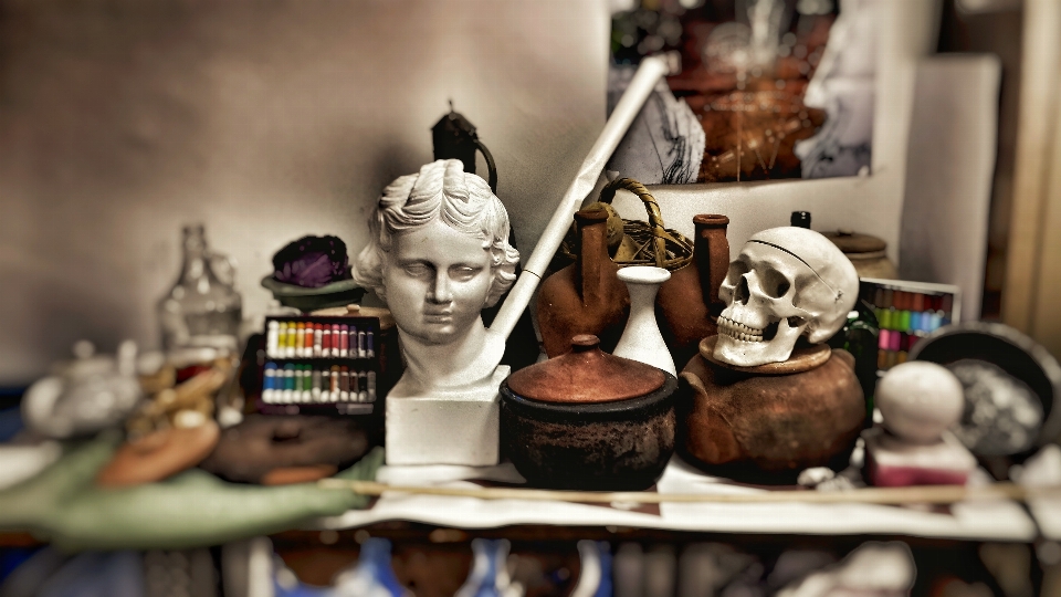 Workshop studio skull art