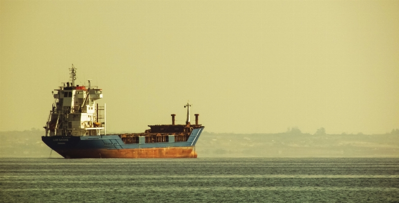 Foto Mare mattina nave petroliera