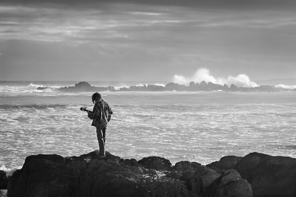 Foto Pria pantai lanskap laut