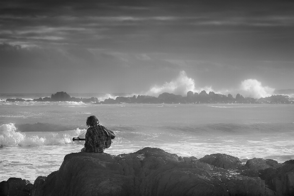 Foto Pria pantai lanskap laut