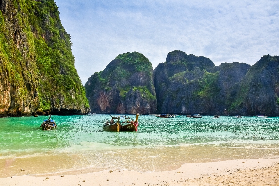 Pantai laut pesisir air