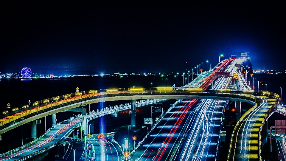 Puente horizonte noche carretera