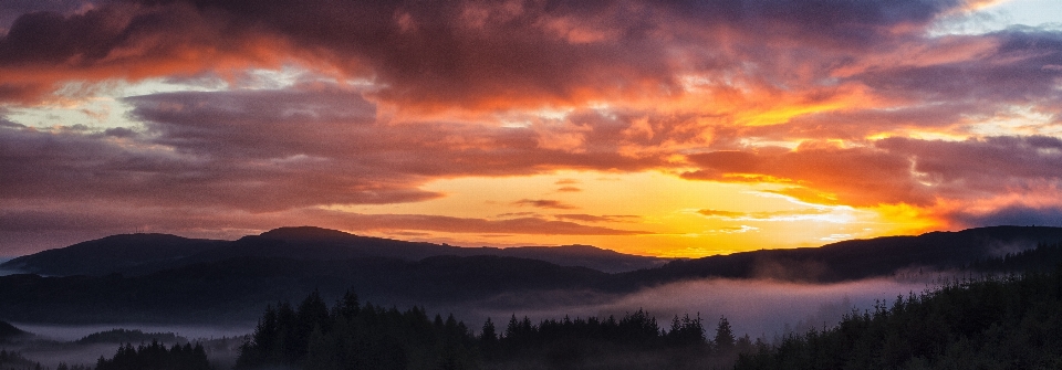 Montagna nube cielo alba