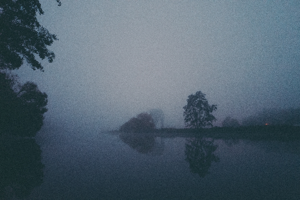 Paesaggio acqua nube nebbia