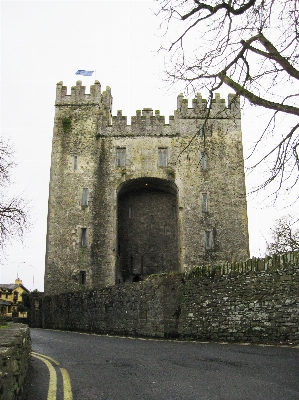 Waterfall road ring building Photo