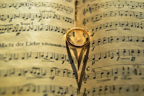 Writing hand music ring Photo