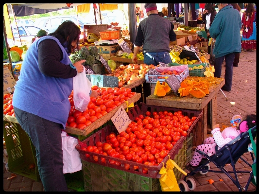 Outdoor city food vendor Photo