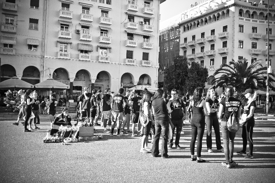 Pedone bianco e nero
 persone strada