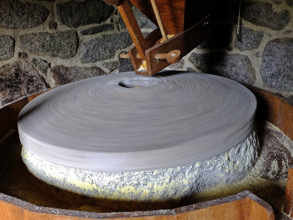 Landscape wood wheel ceramic