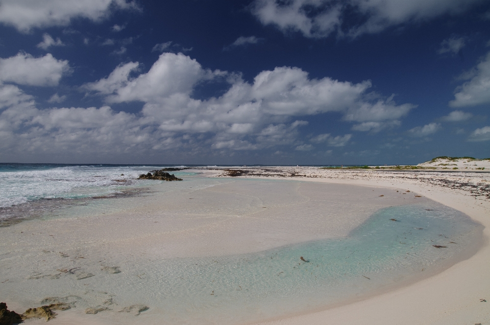 Pantai laut pesisir pasir