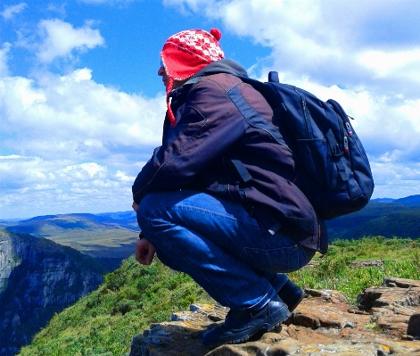 Photo Homme marche montagne randonnée
