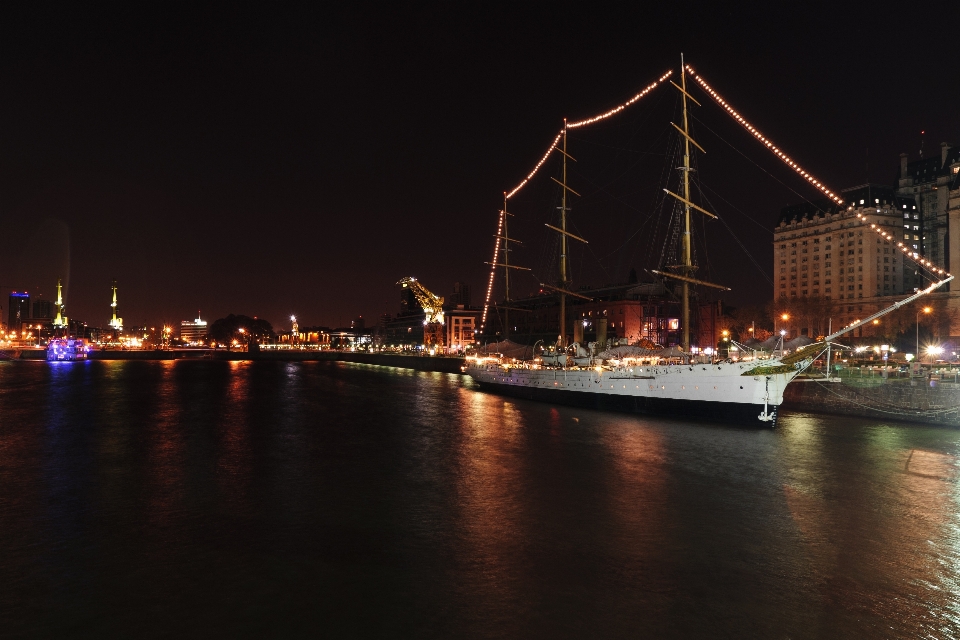 Dock lumière pont ligne d'horizon